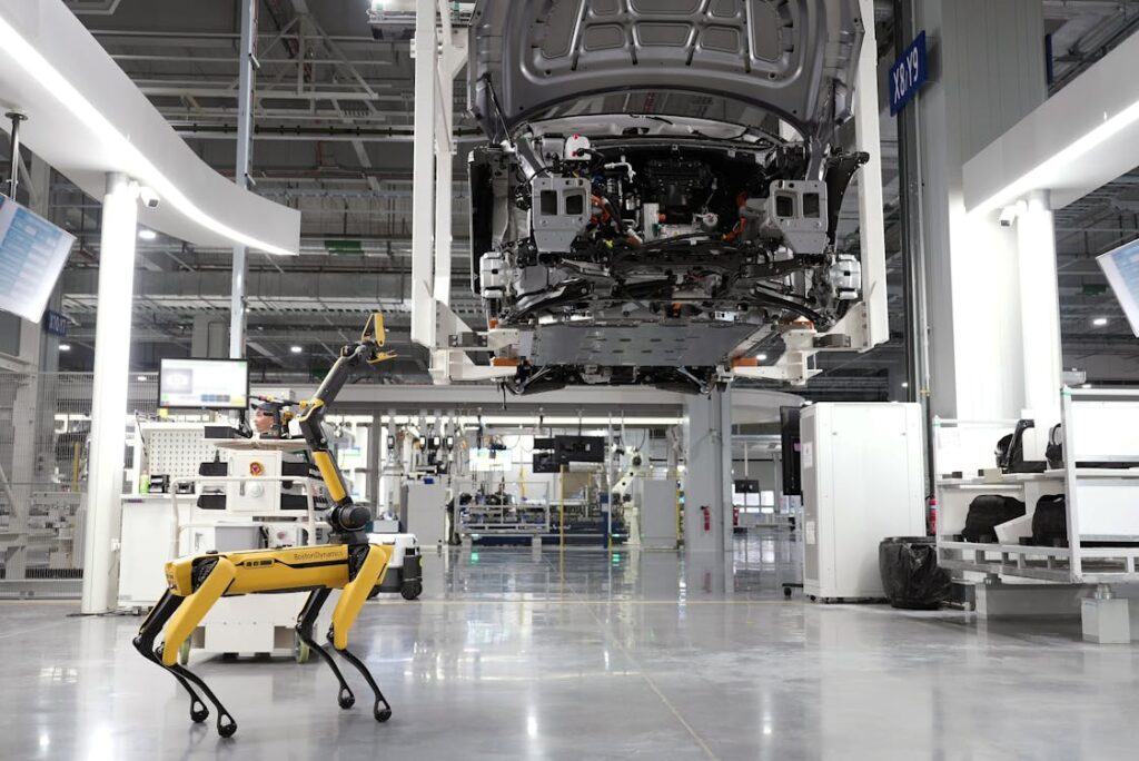 free-photo-of-boston-dynamics-robot-in-a-car-factory